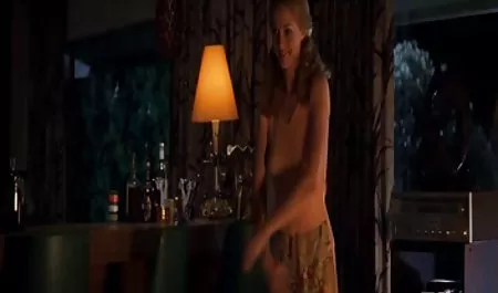 સુંદર અતીશય plrno ચેટ કામોત્તેજક છોકરી કિશોર કે કિશોરી બનાવે છે તેને બે વખત કમ