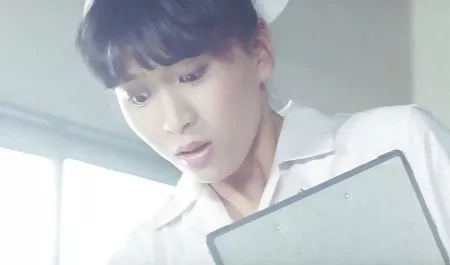 ગરમ વસ્ત્રો sucks અને સવારી એક સેક્સ પોર્ન વીડિયો રાક્ષસી લોડો