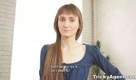 માતા Sophie મેરી નકલી લોડો પોર્ન વીડિયો યુવાન પર ખુરશી