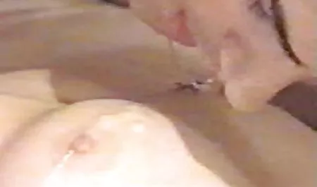 મસાજ માટે એક erotyczne porn યુવાન મહિલા