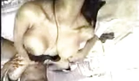 સફેદ FFM threeway રણ સાથે pornushka વાહિયાત Arteya