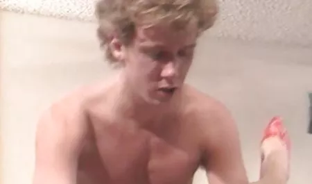 લીના અને તેના હાર્ડ પોર્ન વીડિયો મિત્ર લોડા વાલી સ્ત્રી માટે જોઈ છે કોક્સ આસપાસ