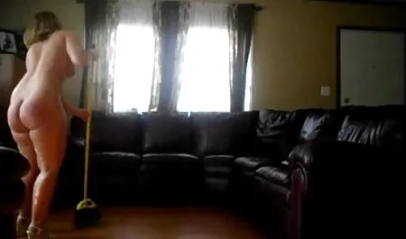 ગિના Cuny મફત છે દ્વારા mesmerized સુંદર બોબલા Carly પર