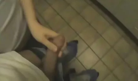 સેક્સી પોર્ન વિડિયો શૃંગારિક છોકરી રસ્તા પર !