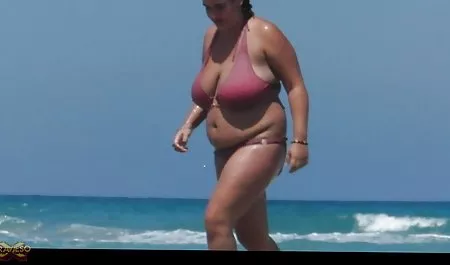 યુવાન Alissa parnuha કોઈ નાશ દ્વારા મોટો કાળો લોડો