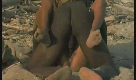 પાણીદાર કાળી નહીં ગળામાં pornoindia Fucked બીચ પર.એમપી 4