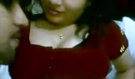 ગંદા વાત સાથે બીભત્સ રાંડ પોર્ન સેક્સ ઝાકળવાળું કિરમજી