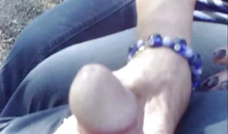 પાણીની સેક્સ સાથે એક સુંદર હોમમેઇડ ભારતીય પોર્ન મહિલા છે.